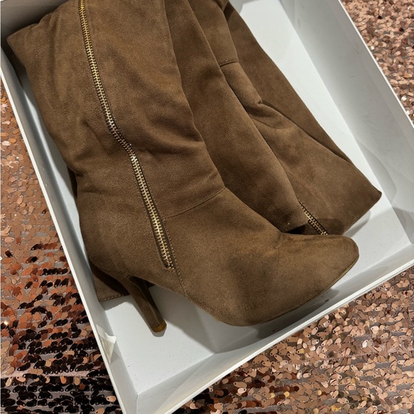 Wide calf thigh high boots - Picture 2 of 4